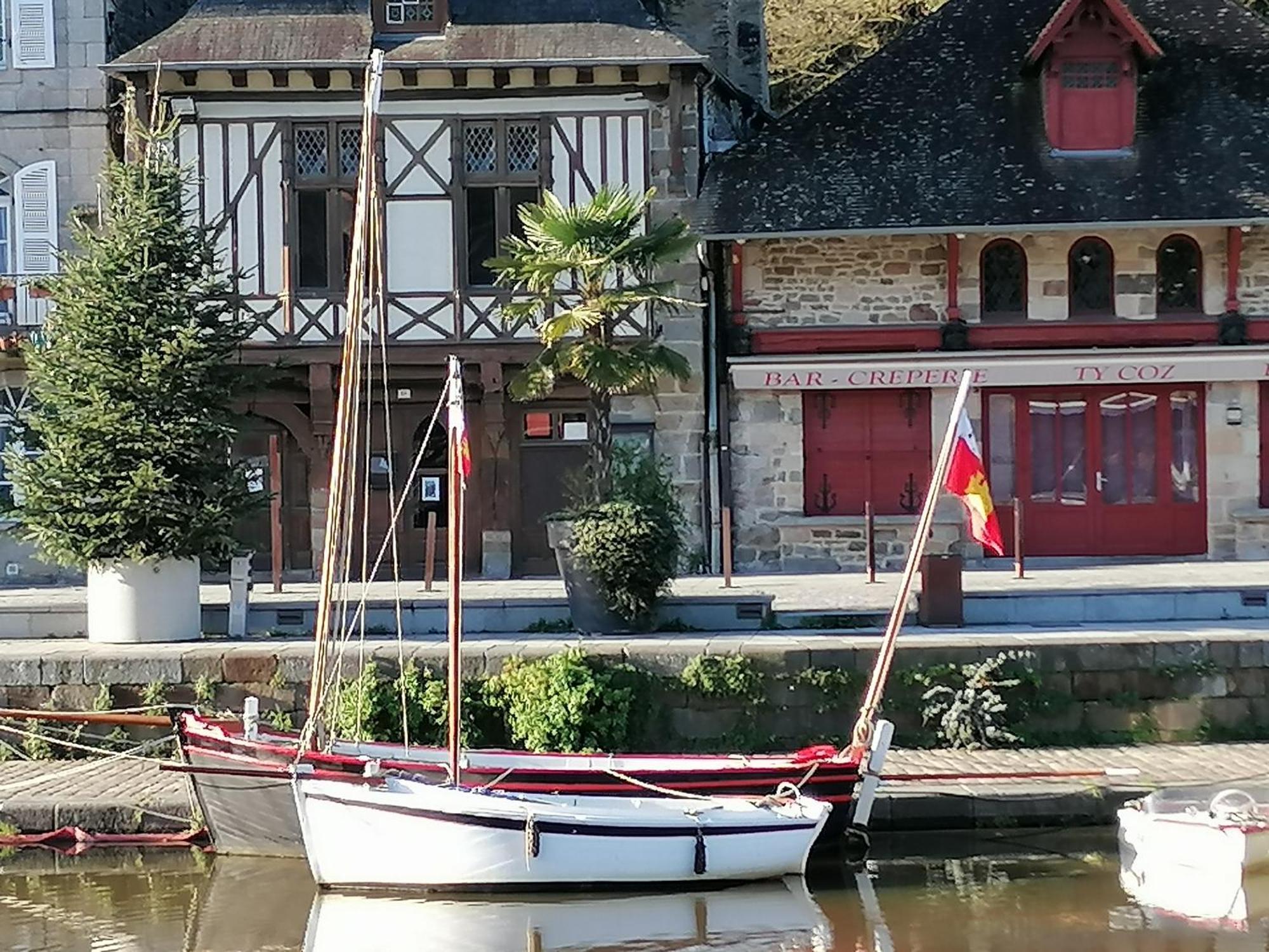 La Tocade Del Arte - Dinan Bed and Breakfast Lanvallay Buitenkant foto