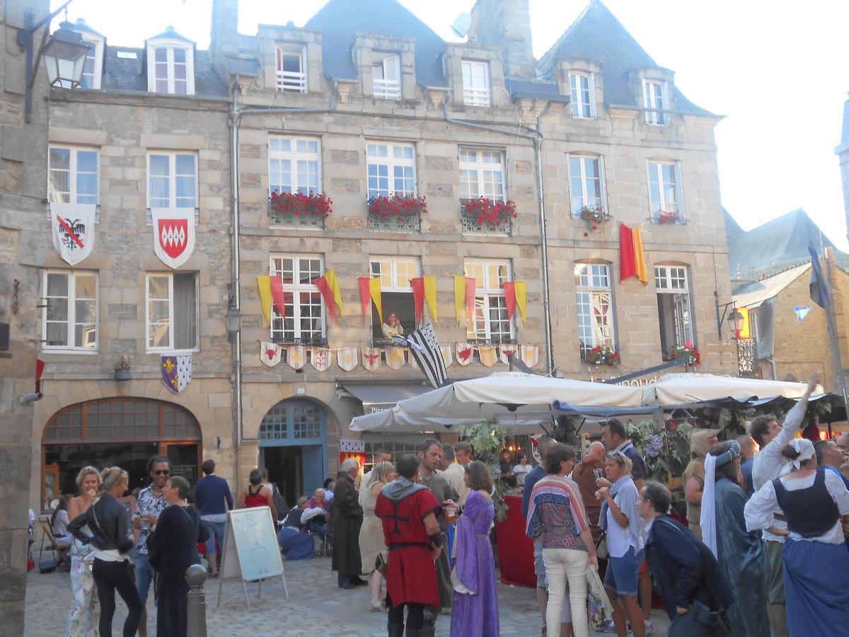 La Tocade Del Arte - Dinan Bed and Breakfast Lanvallay Buitenkant foto