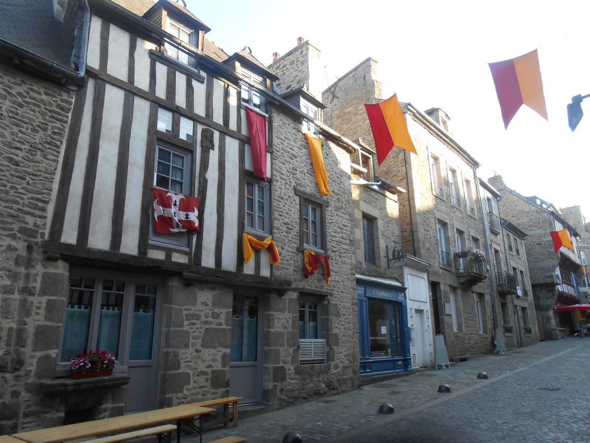 La Tocade Del Arte - Dinan Bed and Breakfast Lanvallay Buitenkant foto